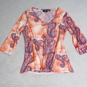 Beautiful ONQUE casual size small top